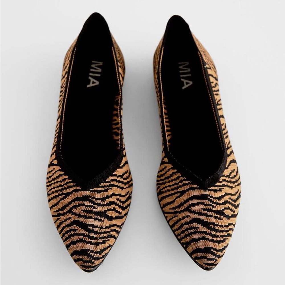 MIA Kerri Zebra Slip-On Knit Shoe Zebra Print Women's Flats 8.5